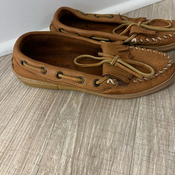 Minnetonka Moccasins Size 5 - Picture 3 of 7